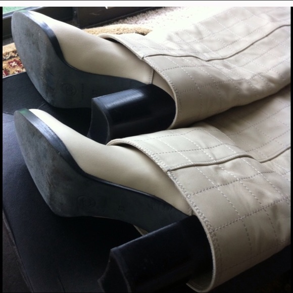 Chanel fold over boots - Picture 4 of 4