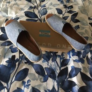 Toms Alpargata Open Toe/Peep Toe chambray