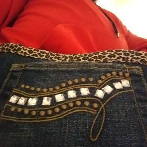 I'm selling embroidery towels and t shirts