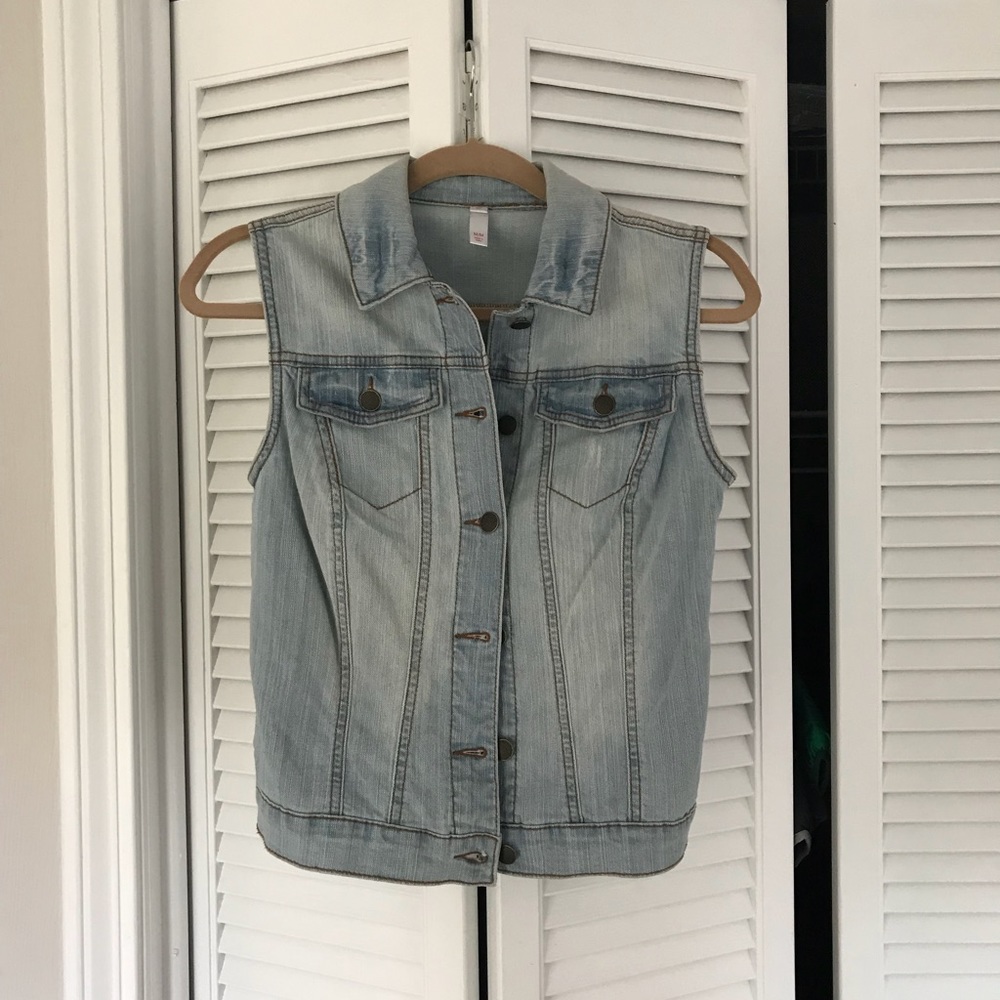 Xhilaration Jean vest, medium