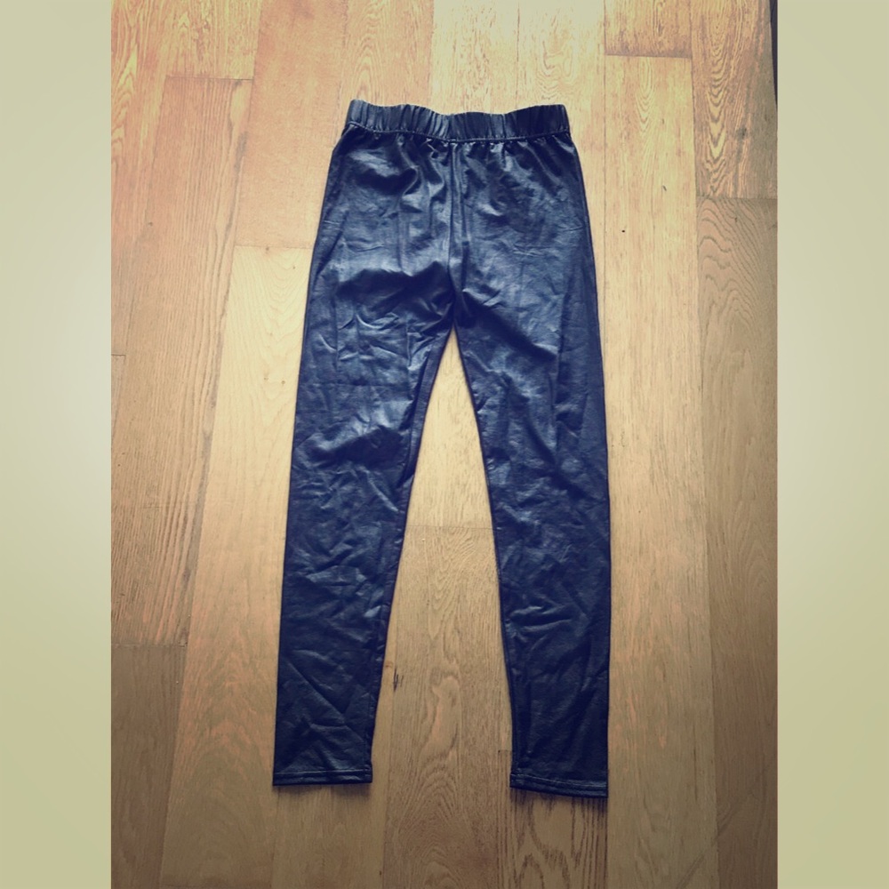 Black Pleather Style Leggings!