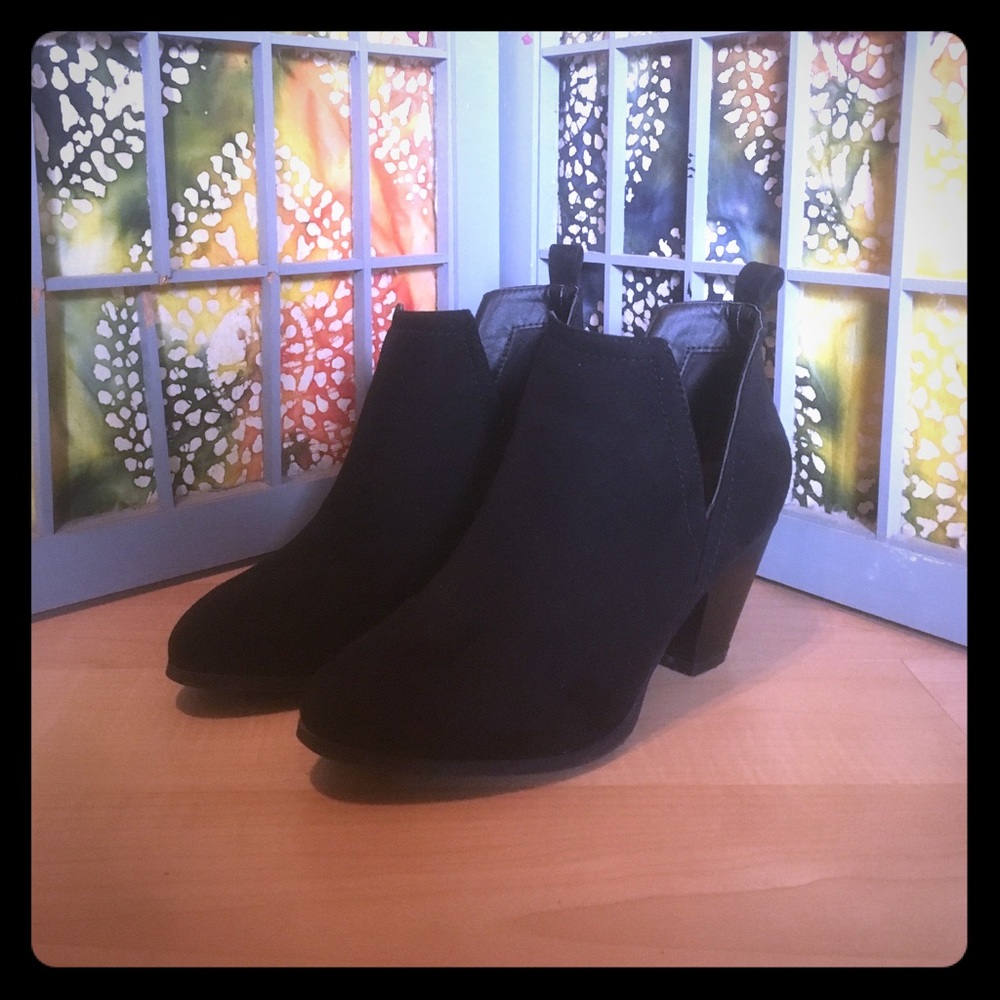 Black ankle booties!