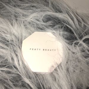 Gold highlighter “trophy wife”