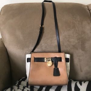 Selling an MK bag 💼 it’s a little worn