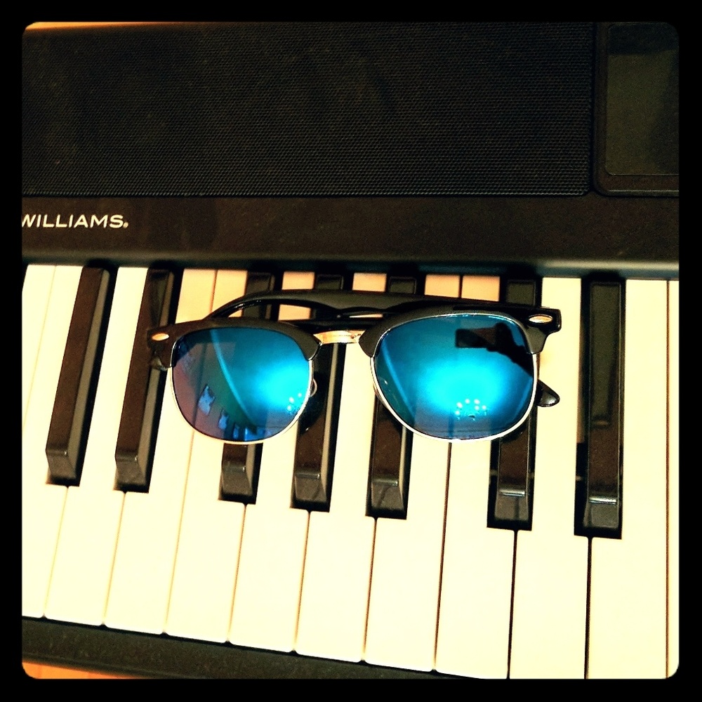 Retro, reflective wayfarer sunglasses NWB 🕶️!