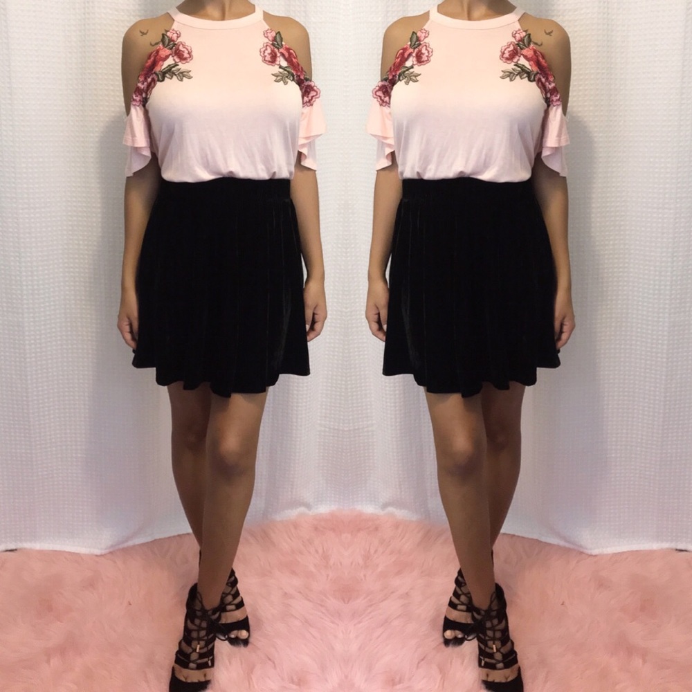 Black velvet flared skirt - Picture 1 of 3