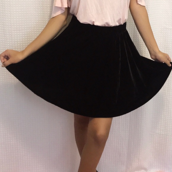 Black velvet flared skirt - Picture 2 of 3