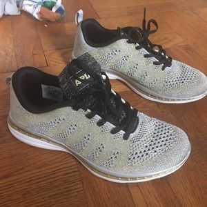 Like new APL women’s sneaker