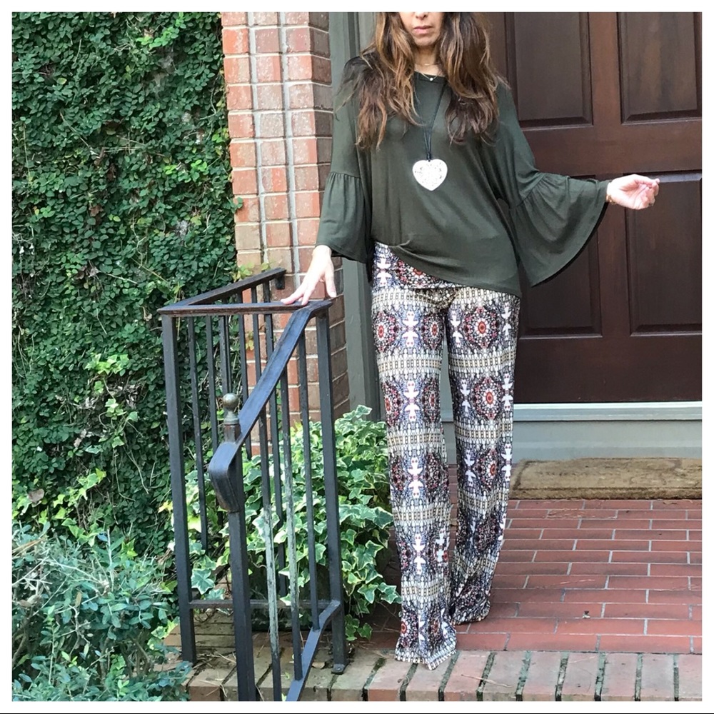 ✨LAST ONE ✨Olive green bell sleeves tunic - Picture 5 of 7