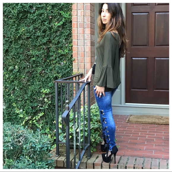 ✨LAST ONE ✨Olive green bell sleeves tunic - Picture 4 of 7