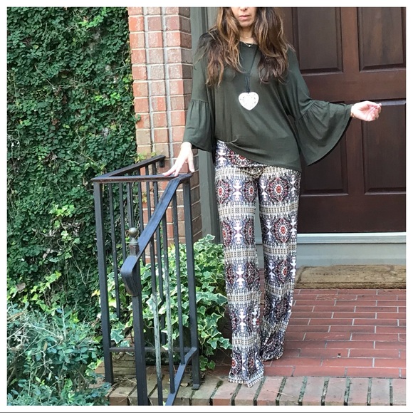 ✨LAST ONE ✨Olive green bell sleeves tunic - Picture 5 of 7