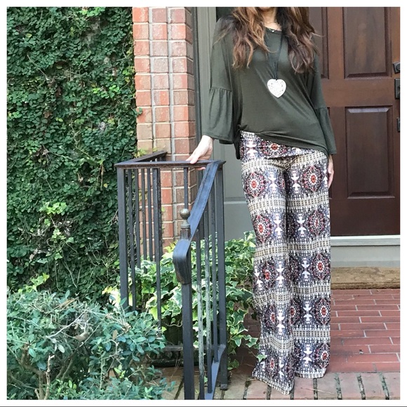 ✨LAST ONE ✨Olive green bell sleeves tunic - Picture 6 of 7