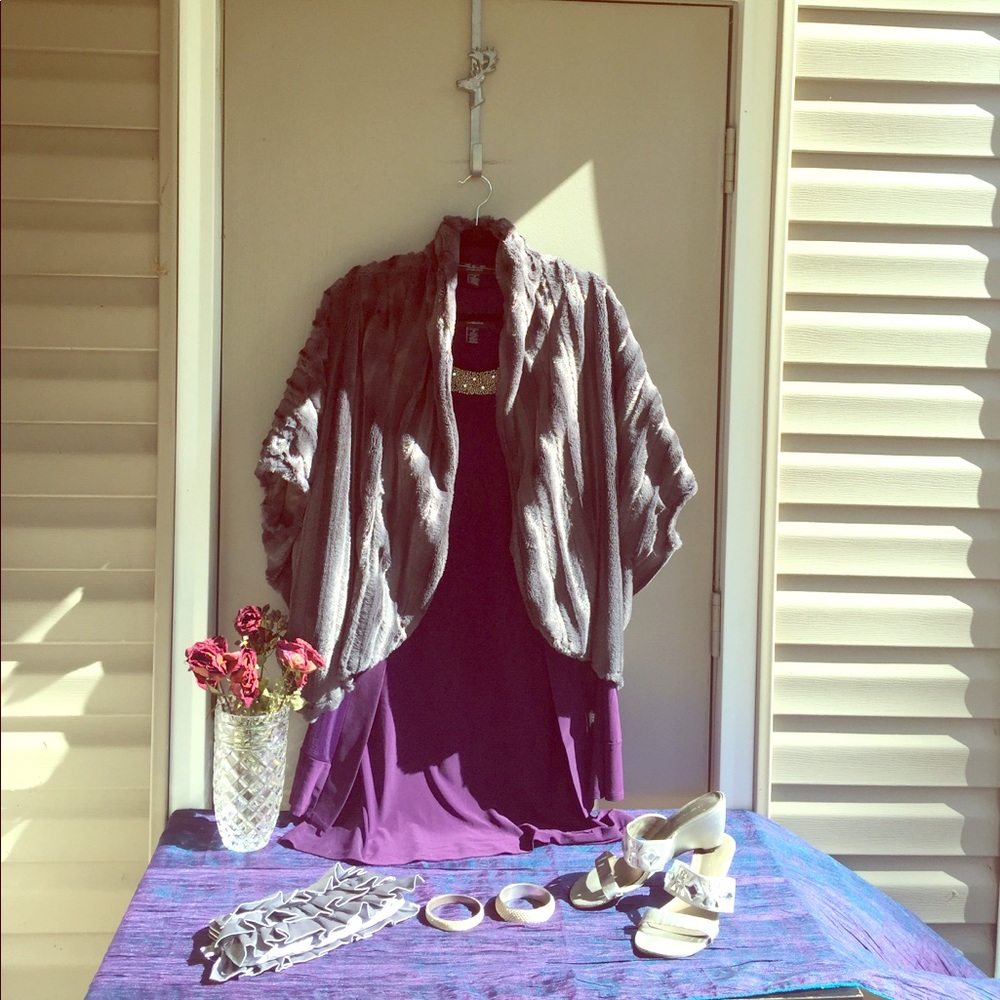 💟Glam Boutique Style Faux Fur Cape💟