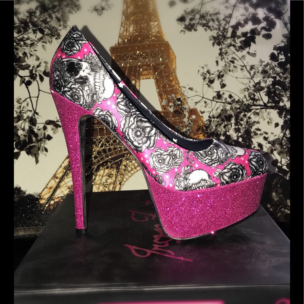 Iron Fist Skull Glitter Pump