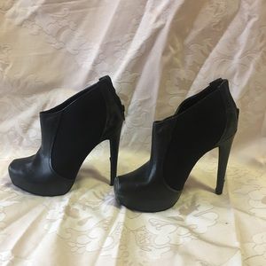 Jessica Simpson .. booties