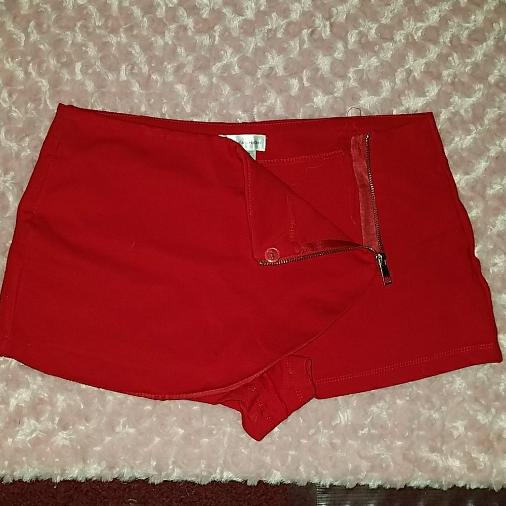 Red skort - Picture 4 of 4