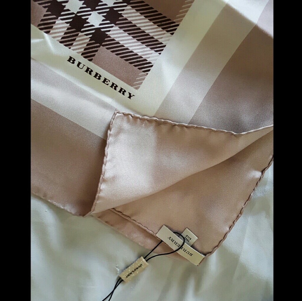 *NWT* Authentic Burberry 100% Silk Square Scarf
