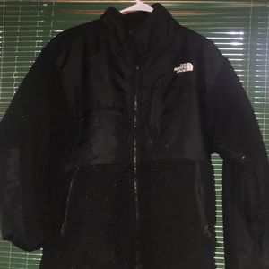 Men Northface jacket size large. Jacket has lint