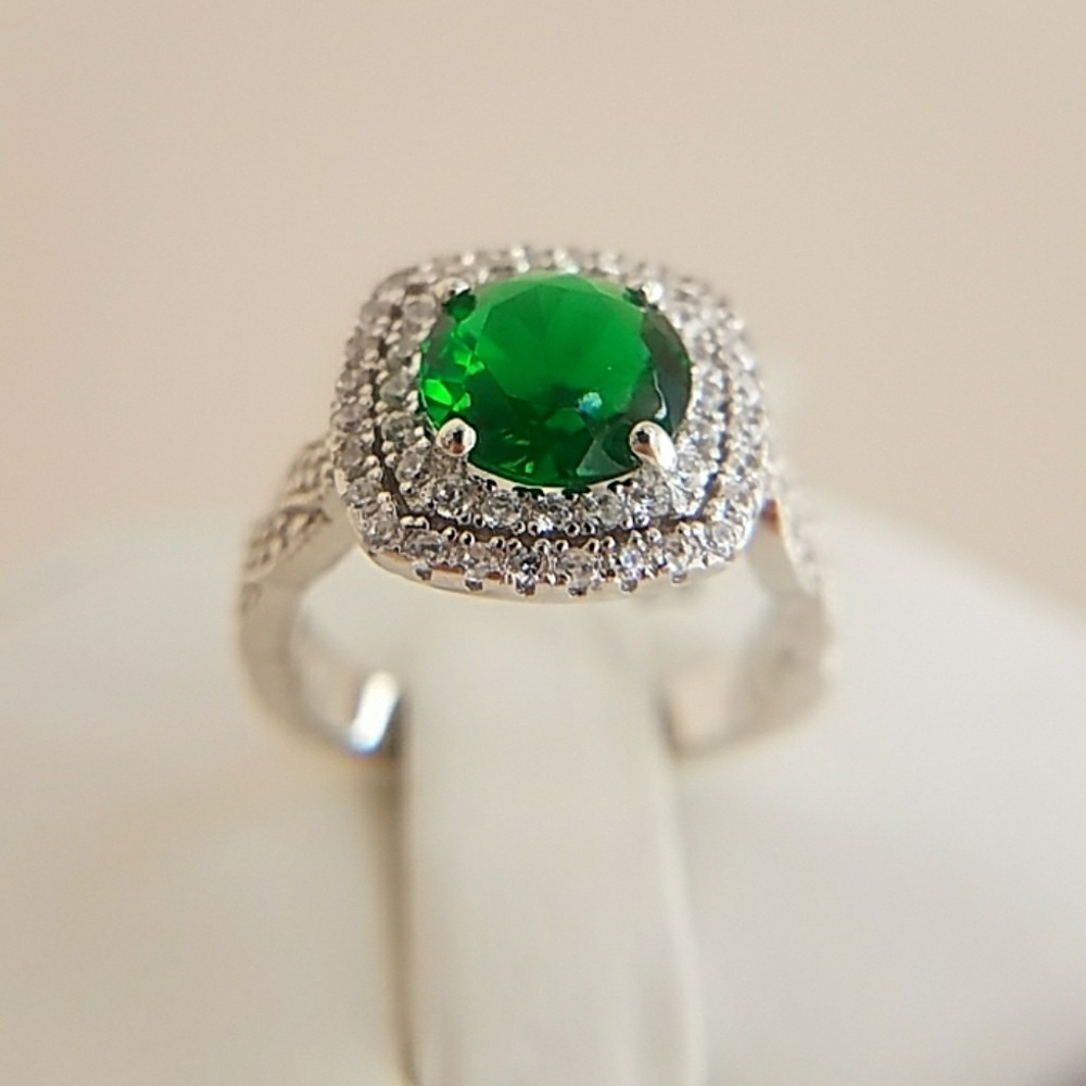 14K WhiteGold plated Emerald Green Engagement Ring - Picture 3 of 8