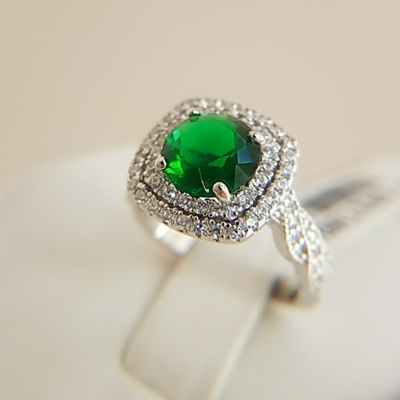 14K WhiteGold plated Emerald Green Engagement Ring - Picture 2 of 8
