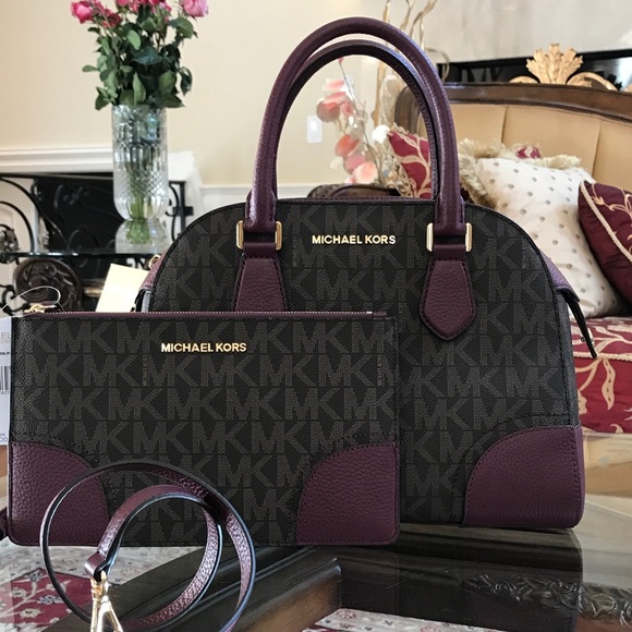 Michael Kors Handbags - Authentic Michael kors handbag &large wristlet set