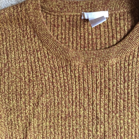 H&M medium top. - Picture 2 of 4