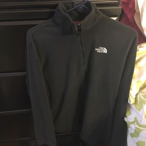 Men’s Small North Face fleece pullover