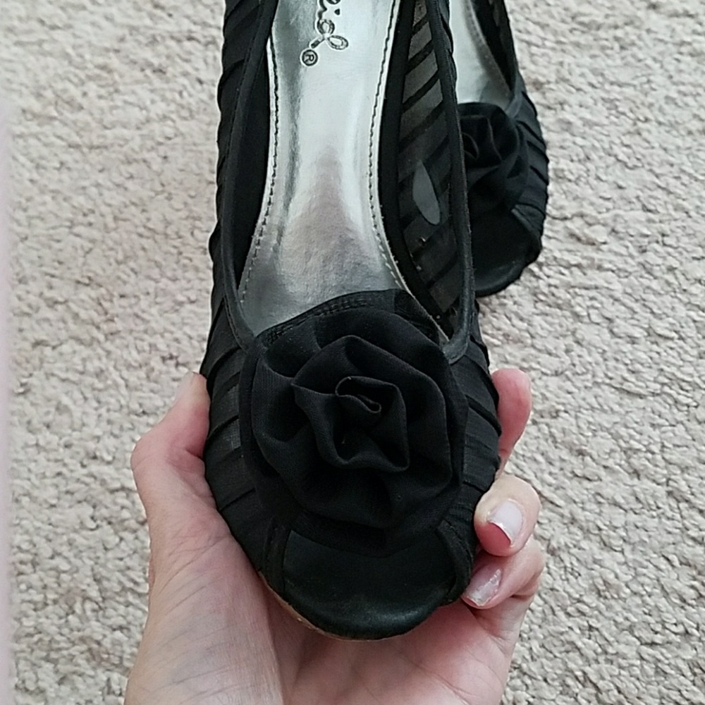 Shoes - Picture 2 of 3