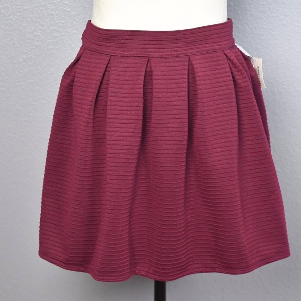 Aeropostale Juniors Maroon Skirt Sz M New w Tags