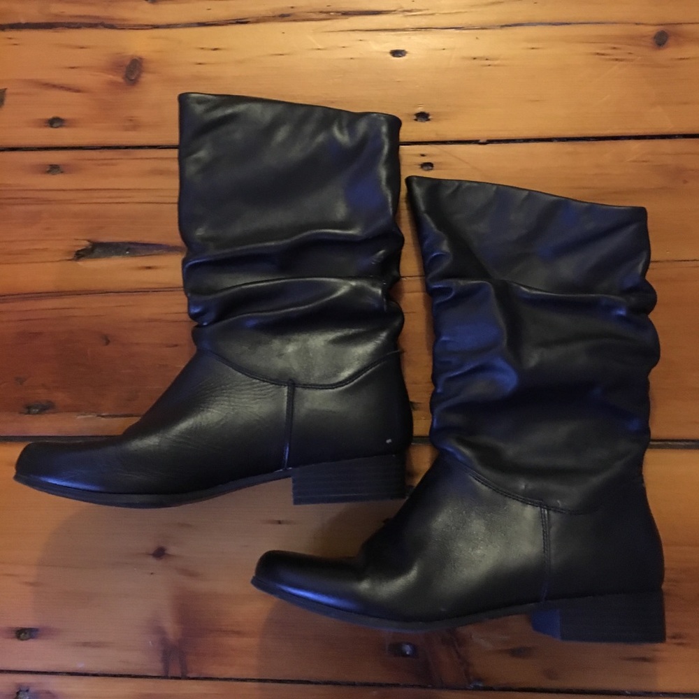 Short black boots