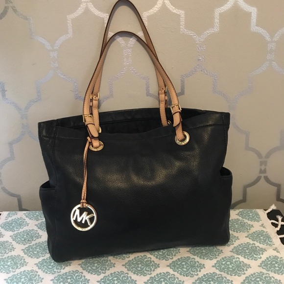 Michael Kors Handbags - Michael Kors large leather tote