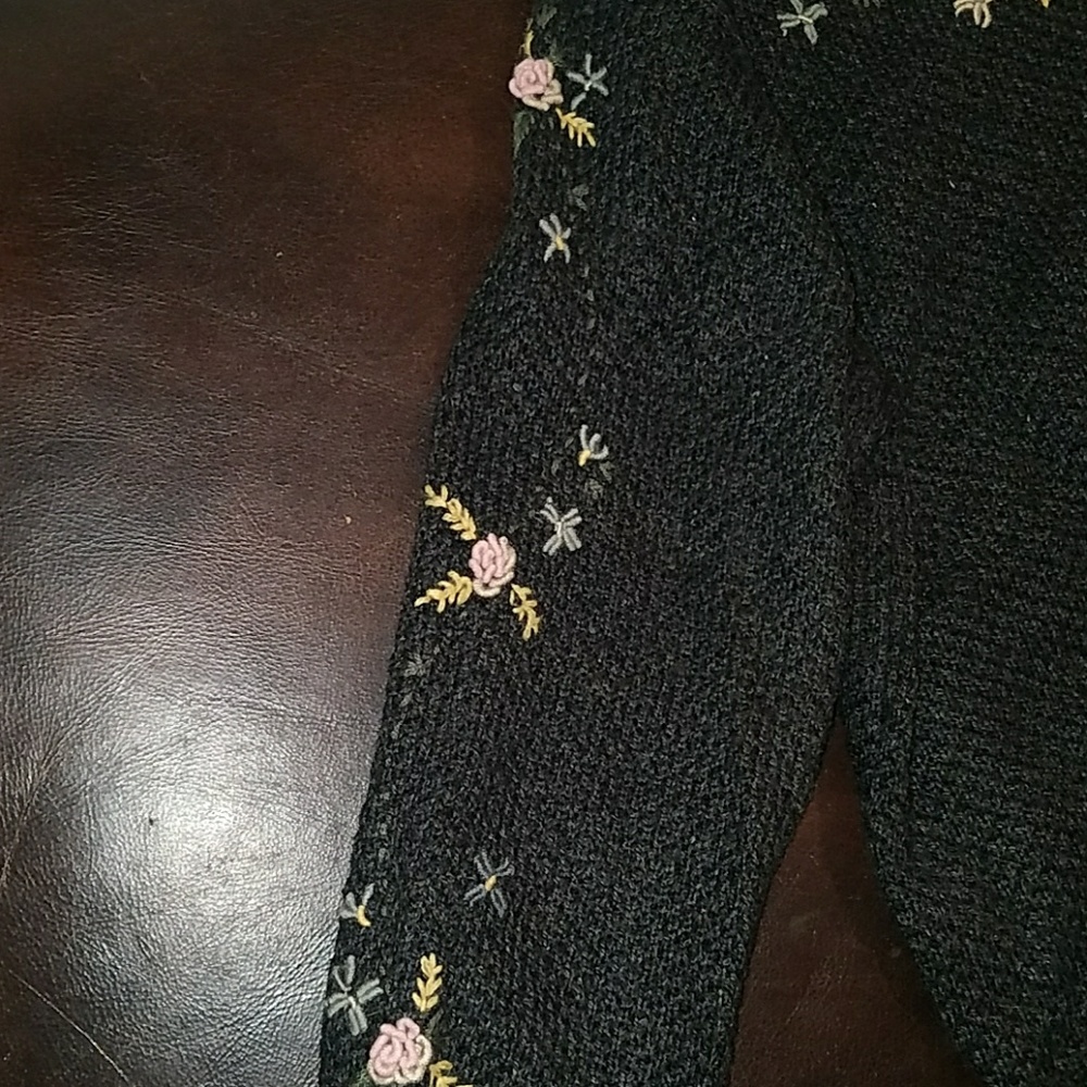 Vintage Floral Sweater - Picture 3 of 5