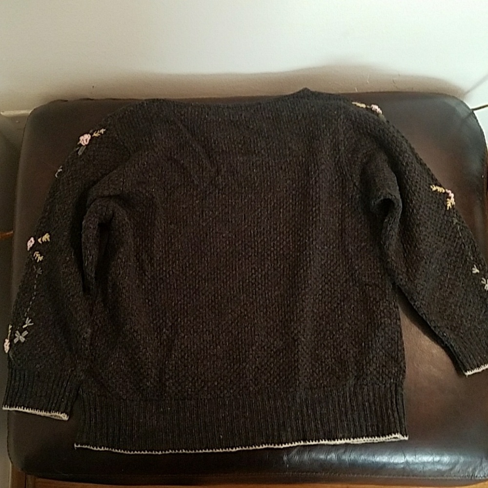 Vintage Floral Sweater - Picture 5 of 5