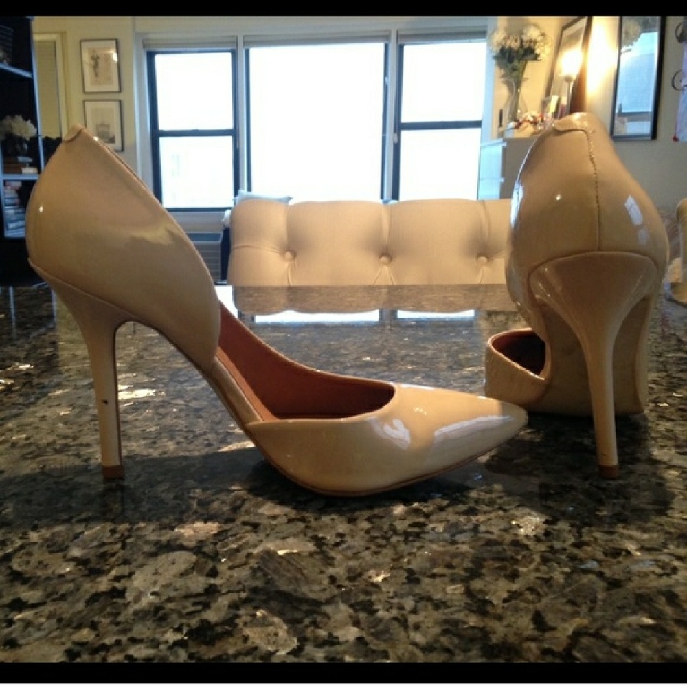 Steve Madden nude patent leather heels