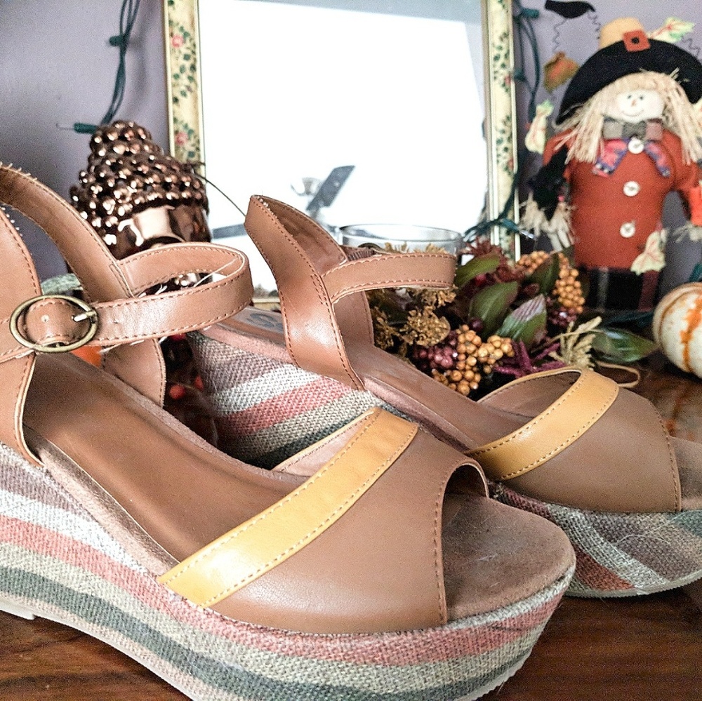Summer wedges