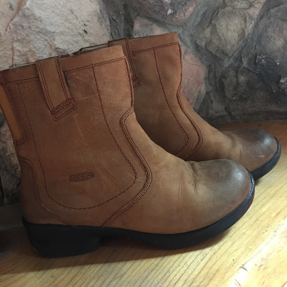 Keen boots size 7.