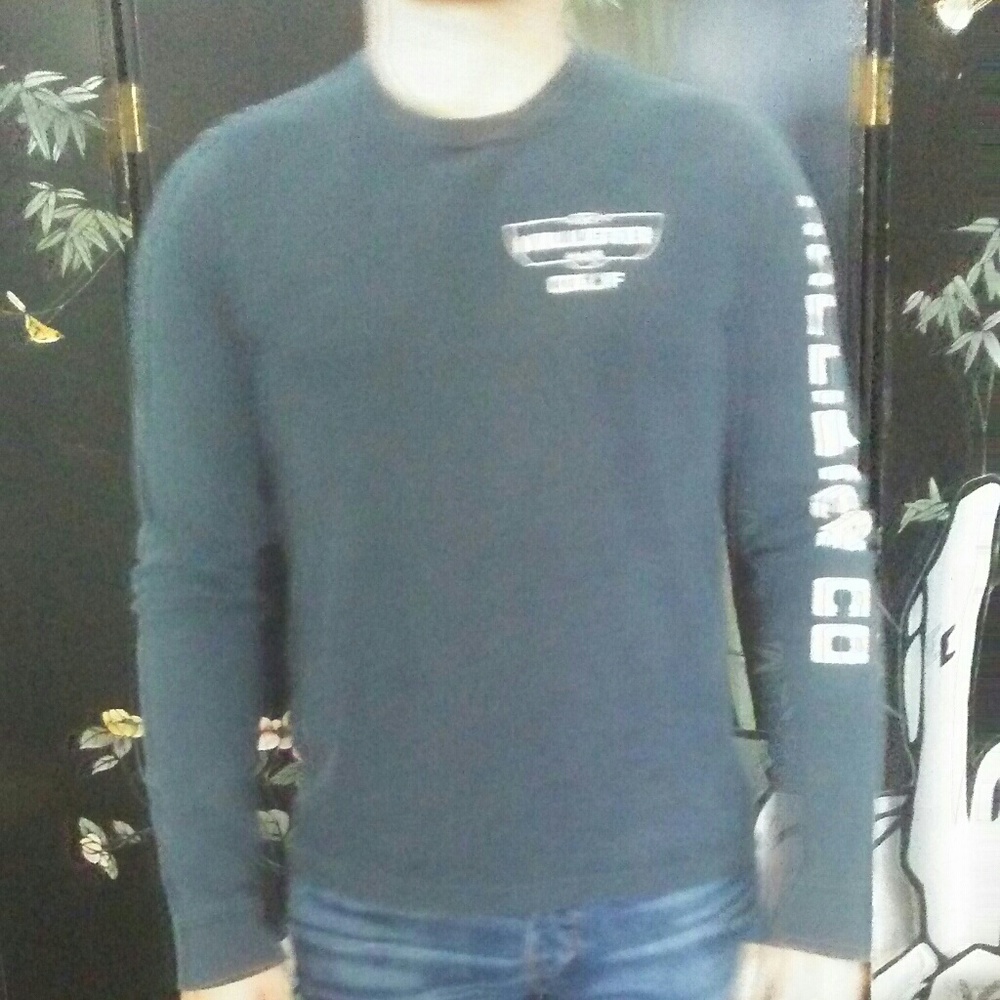 Hollister long-sleeved shirt