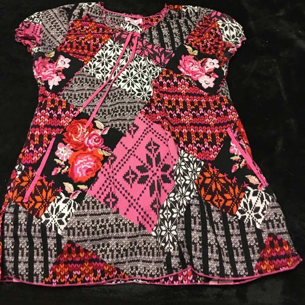 Women’s Koi Scrub Top M