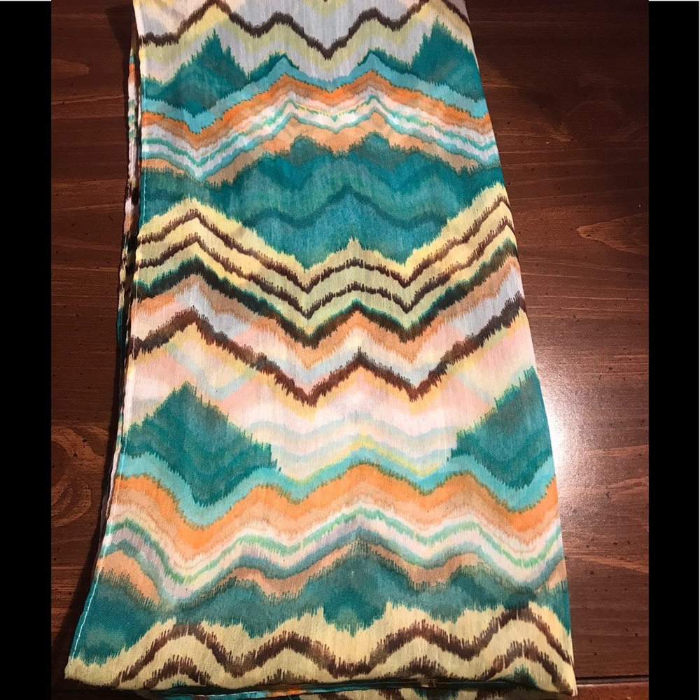 CHEVRON SCARF! - Picture 3 of 3