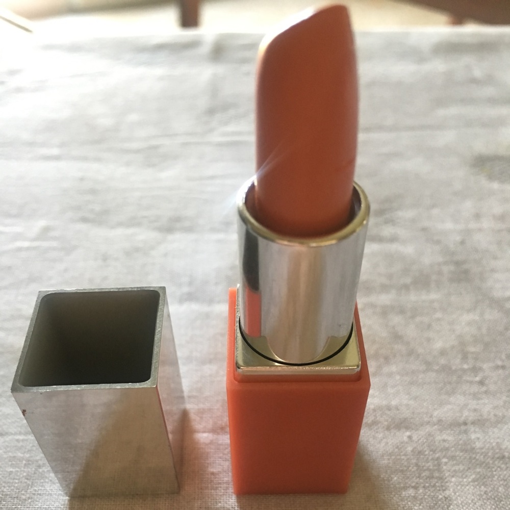 Clinique melon pop lipstick in travel size