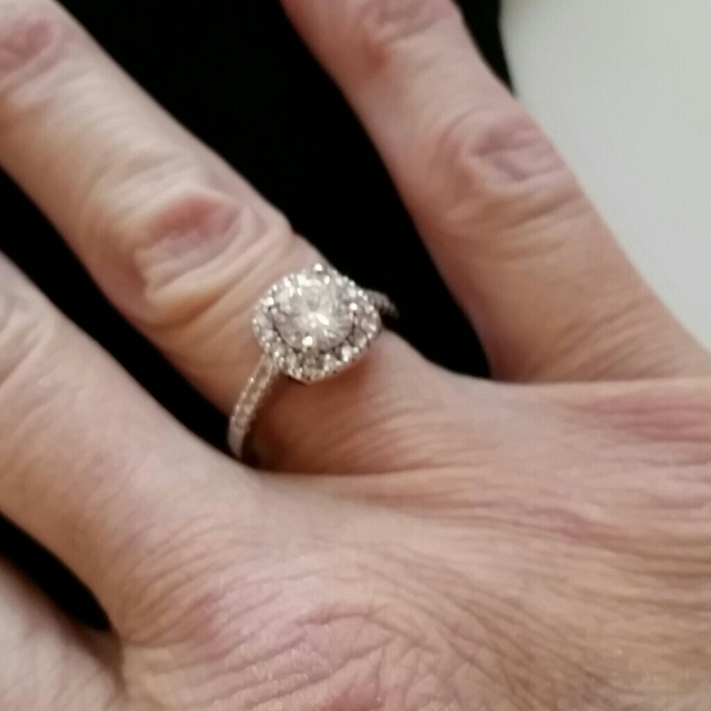 Zirconia ring, silver-plated.