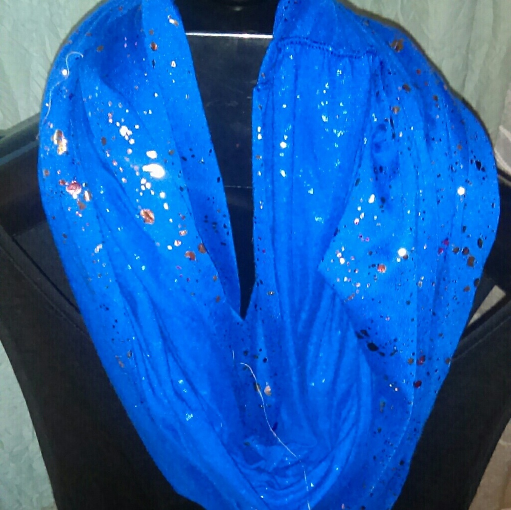 Figure 8 scarf