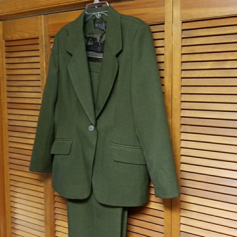 Reduced! Career 2 piece dark green  pant suit