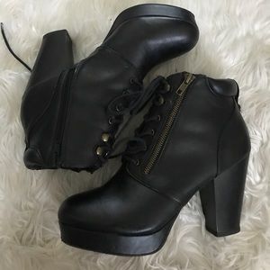 Chunky heel black bootie