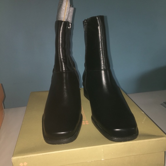 Naturalizer Black Patent Leather Boots 10W NIB - Picture 2 of 3