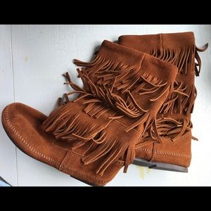 Minnetonka Women's Fringe boots