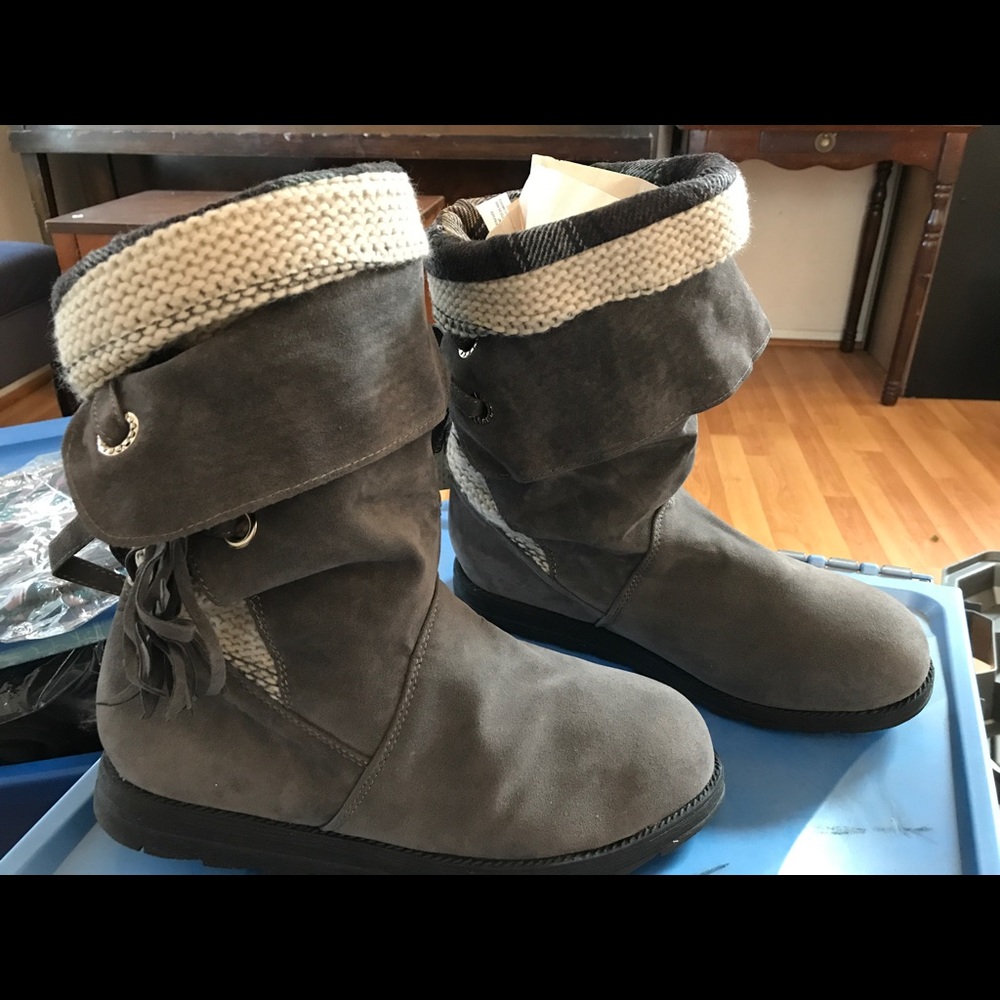 BRAND NEW MUK LUKS