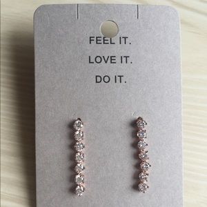 Line earrings with Cubic Zirconia