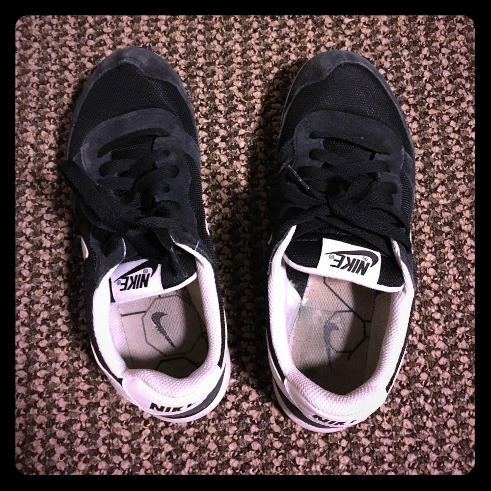 Nike tennis shoes