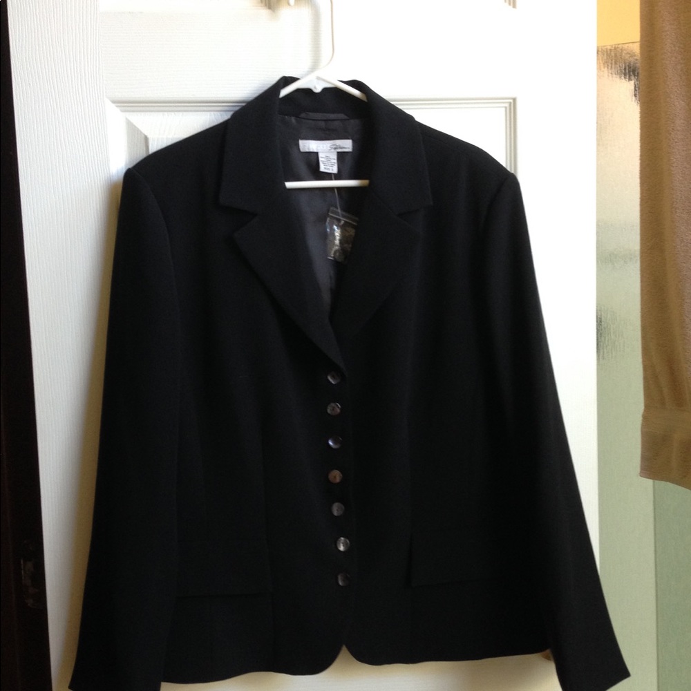 NWOT Chico's Platinum black blazer size 3